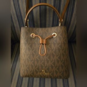 Michael Kors Bucket bag